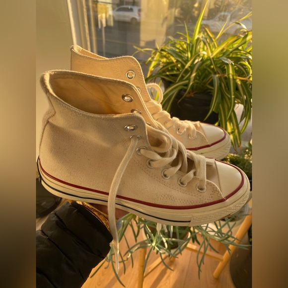 Converse women’s size 6 - Picture 4 of 6